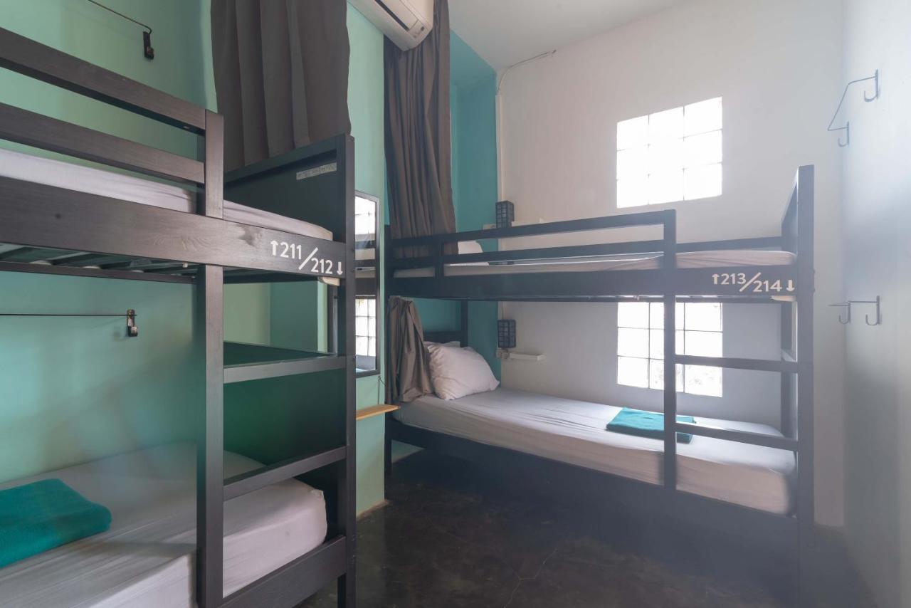 Wonderloft Hostel Kota Tua Джакарта Екстер'єр фото