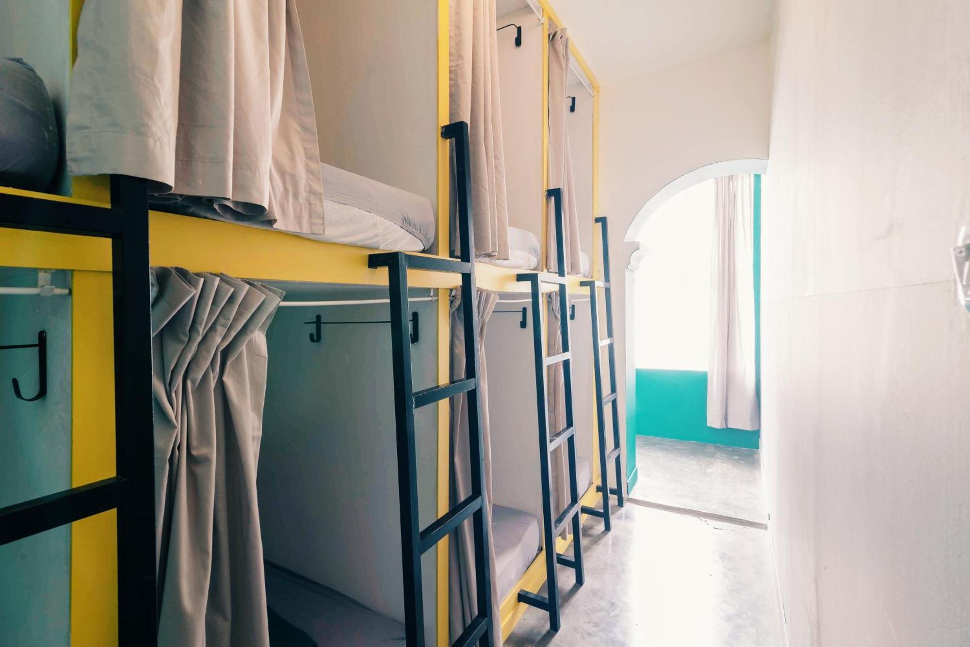 Wonderloft Hostel Kota Tua Джакарта Екстер'єр фото